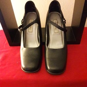 LEATHER BLOCK HEEL MARY JANES